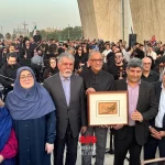 ارکستر سمفونیک تهران برای ایران خواند/ تجلیل از نصیر حیدریان