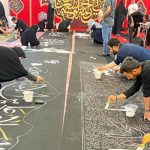 کتیبه‌نویسی در مسیر راهپیمایی جاماندگان اربعین حسینی