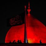 پرچم عزای پیامبر اکرم (ص) بر فراز گنبد حرم امام علی (ع) برافراشته شد + عکس