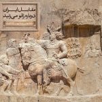 رونمایی از مجسمه جدید میدان انقلاب با عنوان «زانو زنندگان برابر ایران»