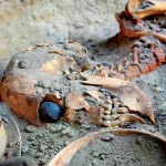 چشم مصنوعی شهر سوخته در امنیت کامل نگهداری می‌شود/ انتقال اثر به تهران منتفی است