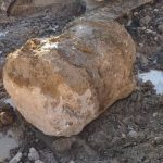 کشف ستون سنگی باستانی در دوخواهران نهاوند/ نشانه‌ای از لایه‌های ارزشمند تمدن‌های کهن غرب ایران