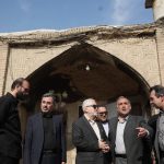 بازدید دارابی از «عمارت معینی‌ها» و «کاروانسرای دوقلو» در بازار ری/ ضرورت طرح مرمّت و ارتقای کاربری تاریخی