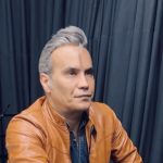 دانلود آهنگ شهرام شکوهی تو که نقش لیلا داری چشم رو هم بزاری