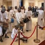 استقبال از نخست وزیر هند در پایتخت عمان با اجرای موسیقی سنتی (فیلم)